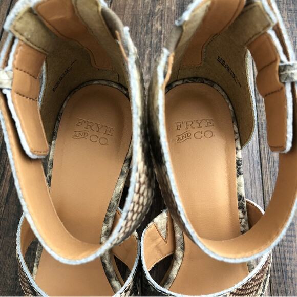 Frye & Co Strappy Leather Sandal Block Heel Neutral Snakeskin Taupe Size 8.5 - Picture 13 of 15